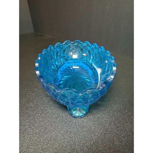 Vintage Blue Daisy Button 4-Footed Pressed Glass Bowl - Picture 5 of 9